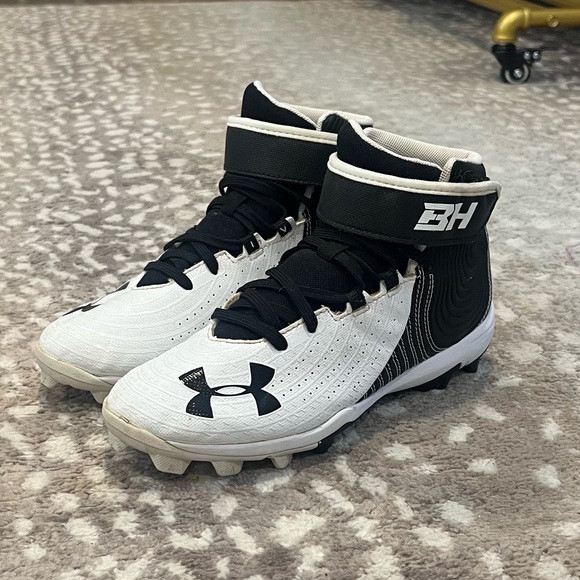 Under Armour Cleats - Picture 1 of 6